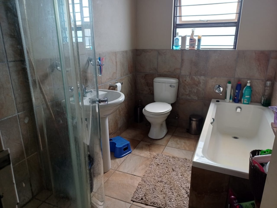 2 Bedroom Property for Sale in Gateway Manor North West